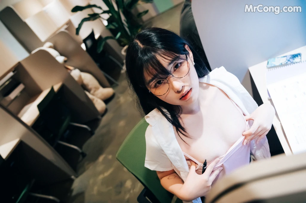 [Loozy] Sonson (손손): Reading Room + S.ver (137 photos) – Page 2