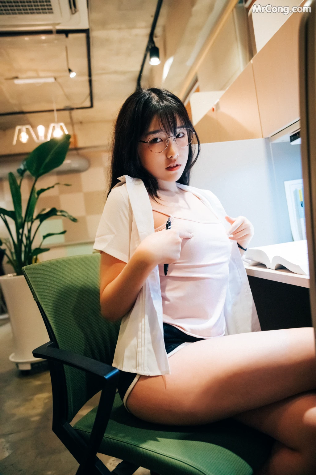 [Loozy] Sonson (손손): Reading Room + S.ver (137 photos) – Page 2