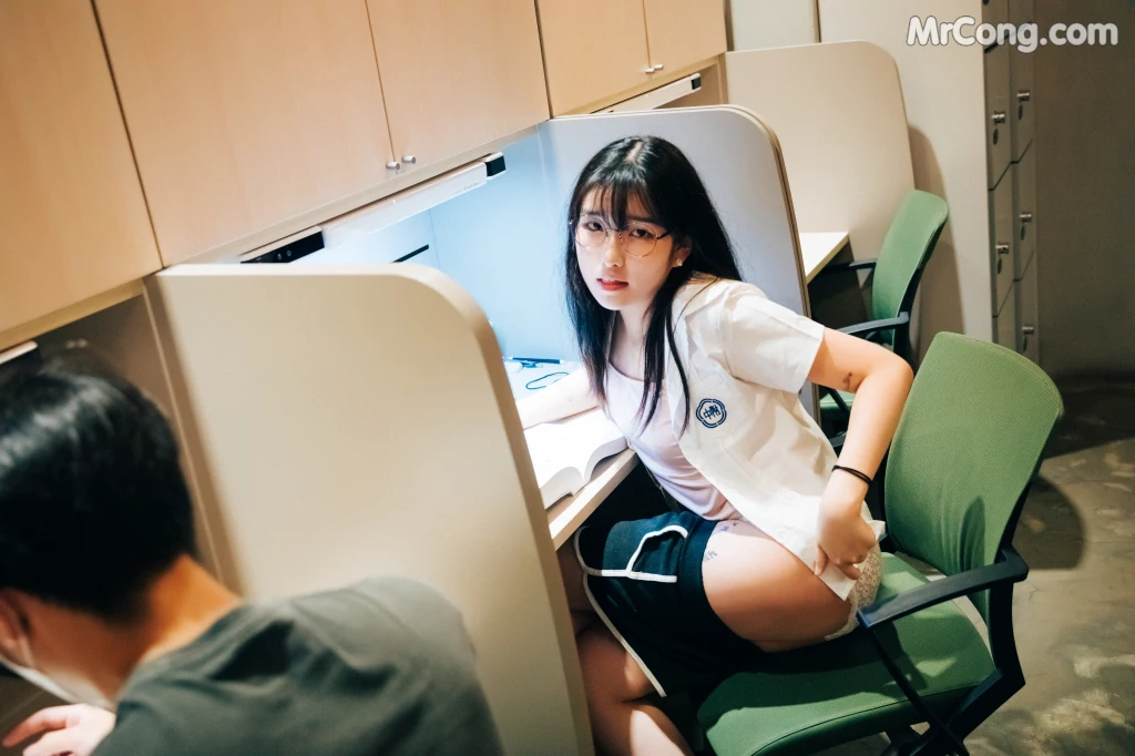 [Loozy] Sonson (손손): Reading Room + S.ver (137 photos) – Page 3