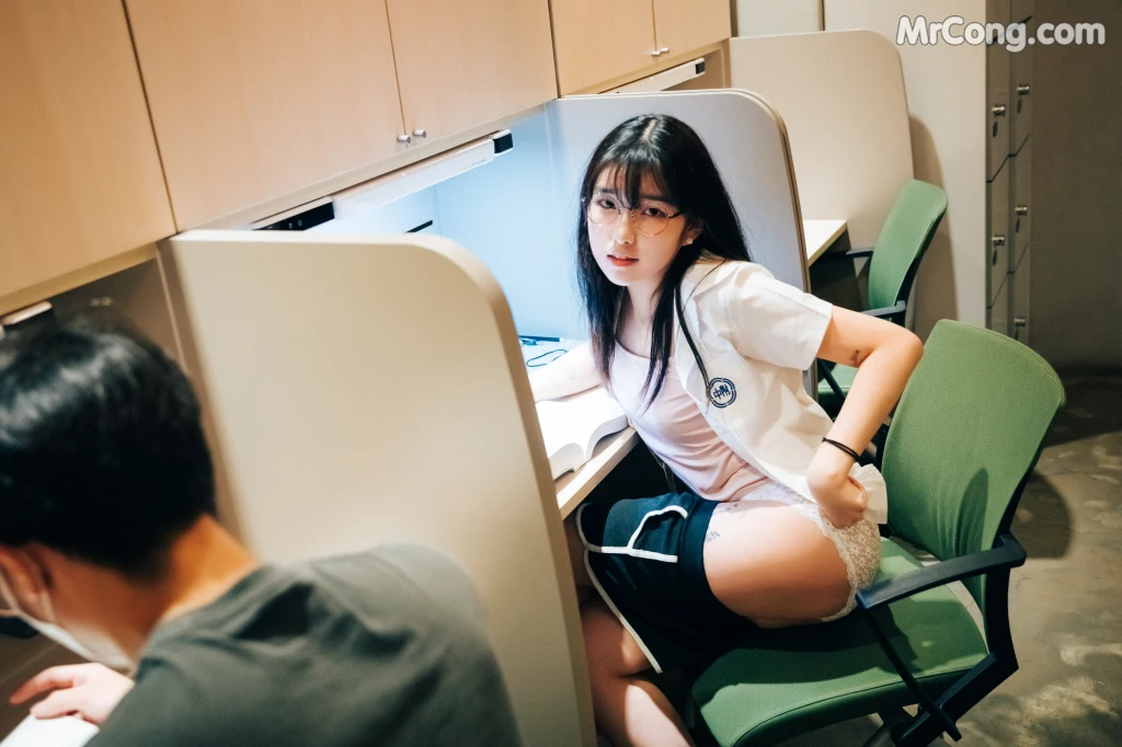 [Loozy] Sonson (손손): Reading Room + S.ver (137 photos) – Page 3