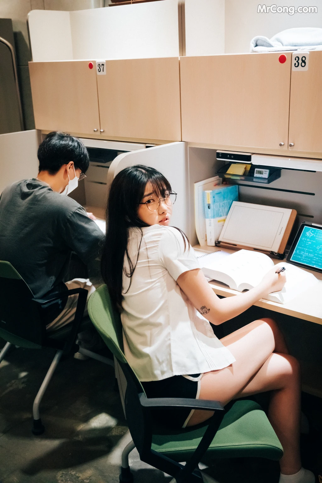 [Loozy] Sonson (손손): Reading Room + S.ver (137 photos) – Page 4