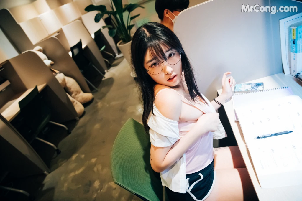 [Loozy] Sonson (손손): Reading Room + S.ver (137 photos) – Page 4