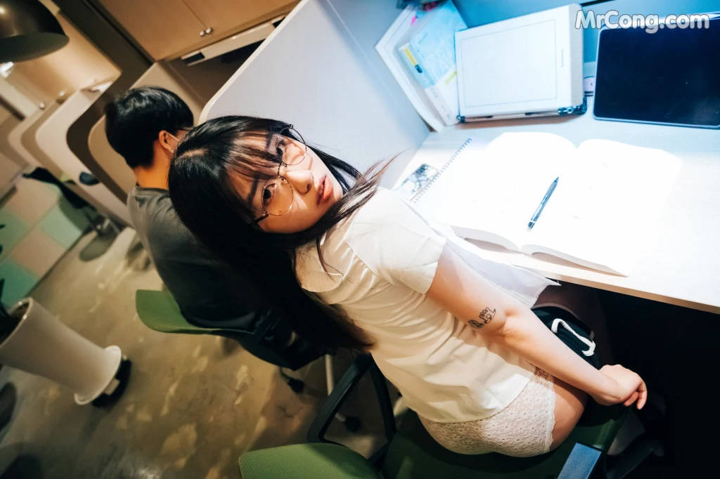 [Loozy] Sonson (손손): Reading Room + S.ver (137 photos) – Page 4