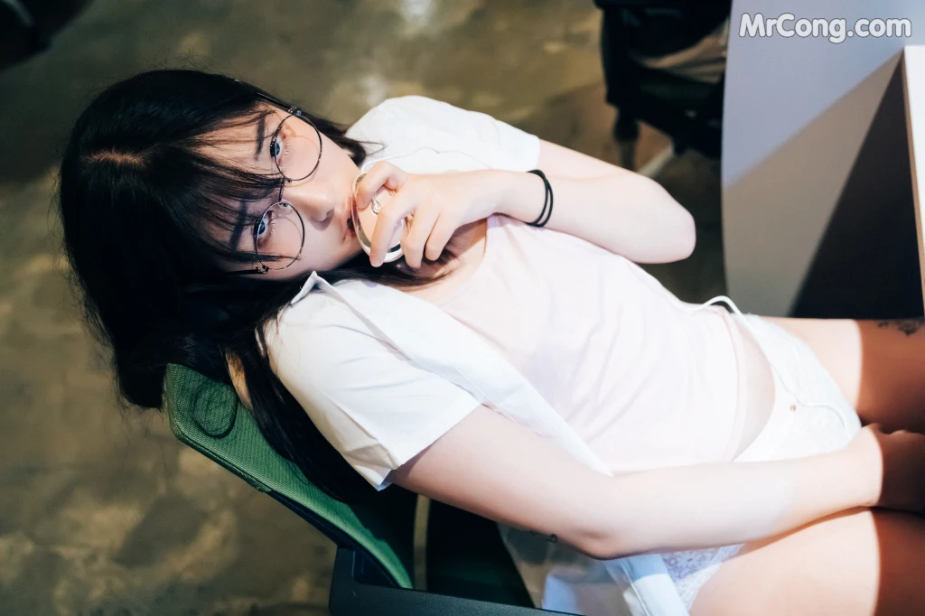[Loozy] Sonson (손손): Reading Room + S.ver (137 photos) – Page 6