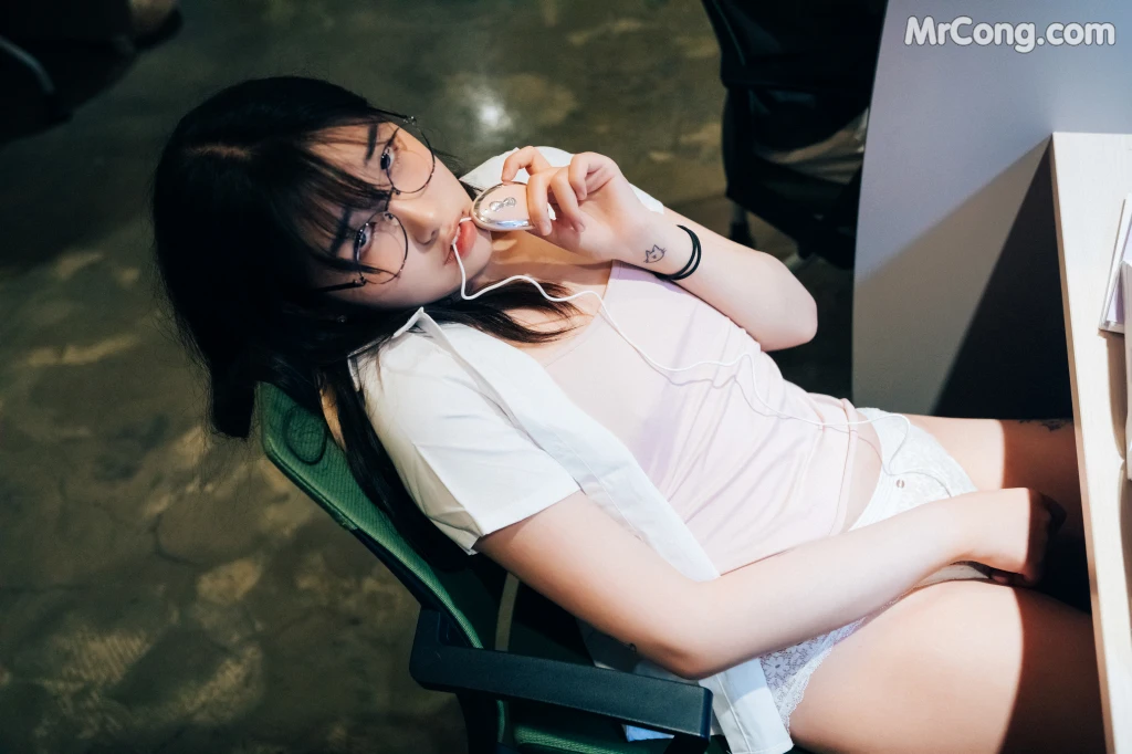 [Loozy] Sonson (손손): Reading Room + S.ver (137 photos) – Page 6