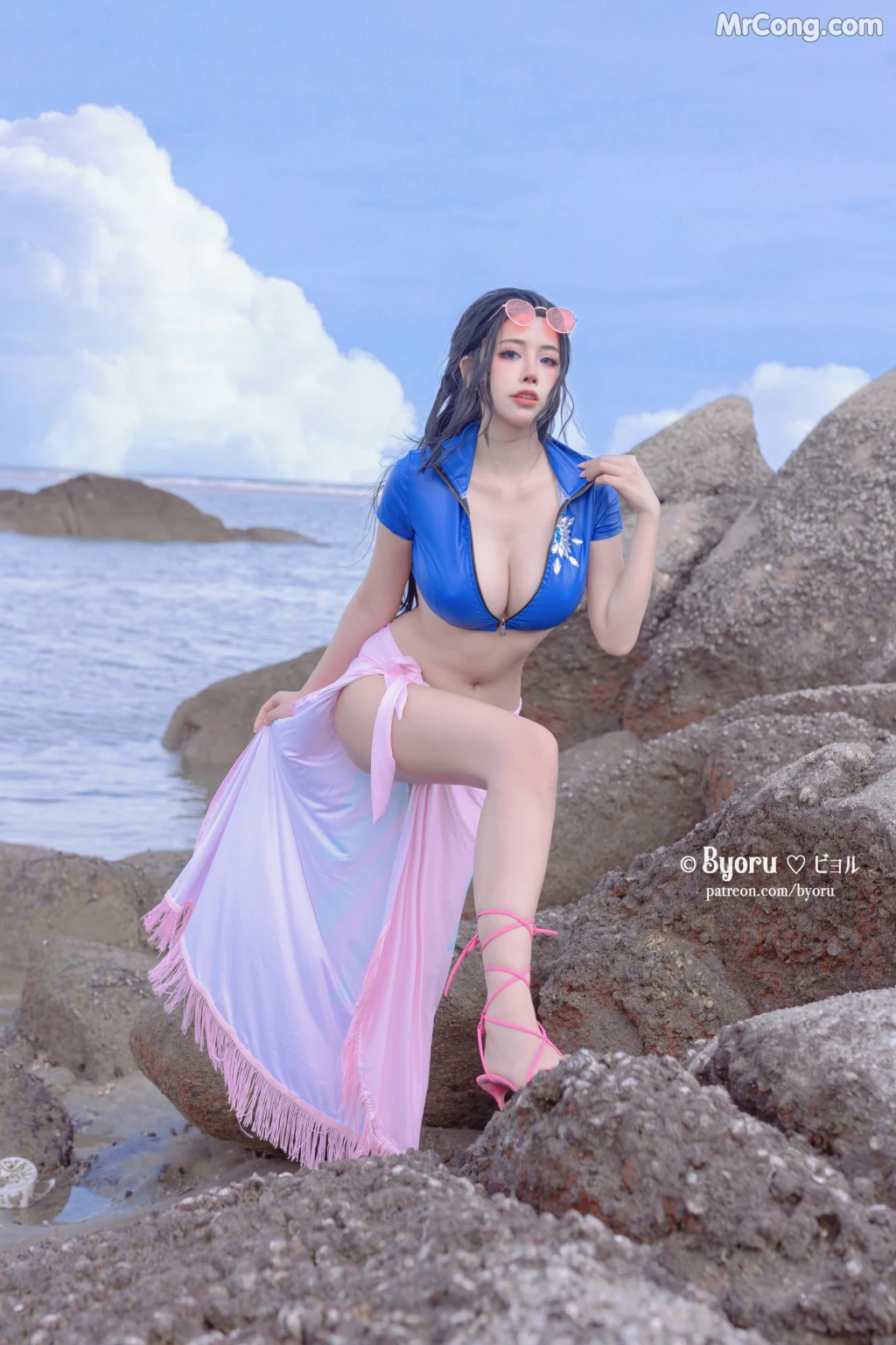 Coser@Byoru: Nico Robin (30 photos)
