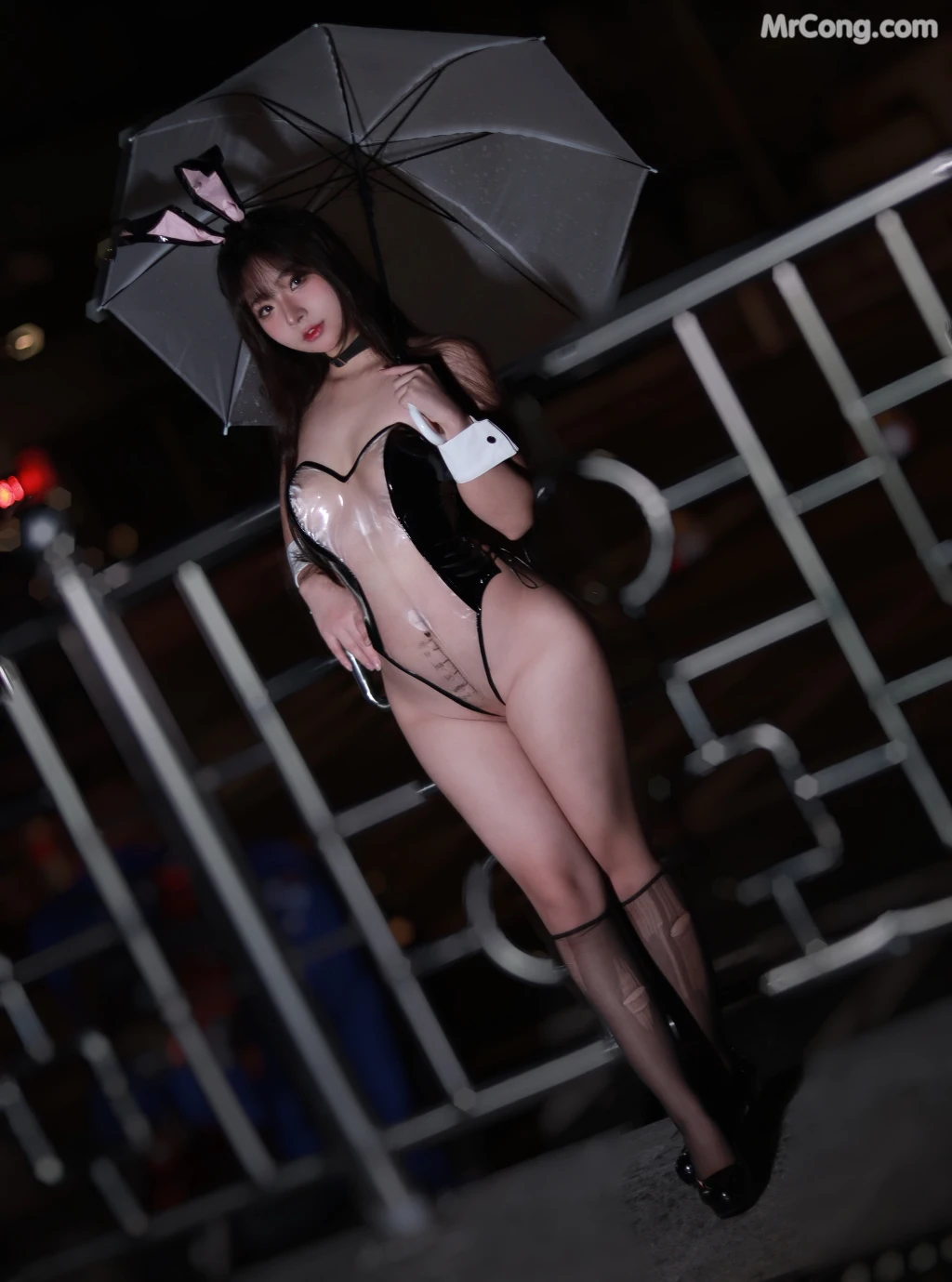 Coser@yuuhui玉汇 No.006: 雨中透明兔女郎 (35 photos)