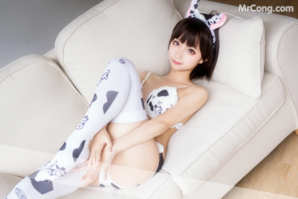 Coser@蠢沫沫 (chunmomo) Vol.068: 奶牛比基尼 (50 photos)