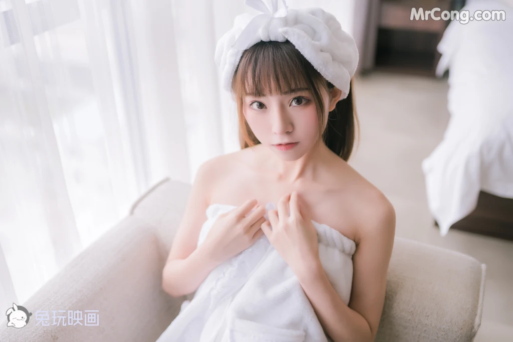 Cosplay@兔玩映画 Vol.019: 纯白浴巾 (44 photos)