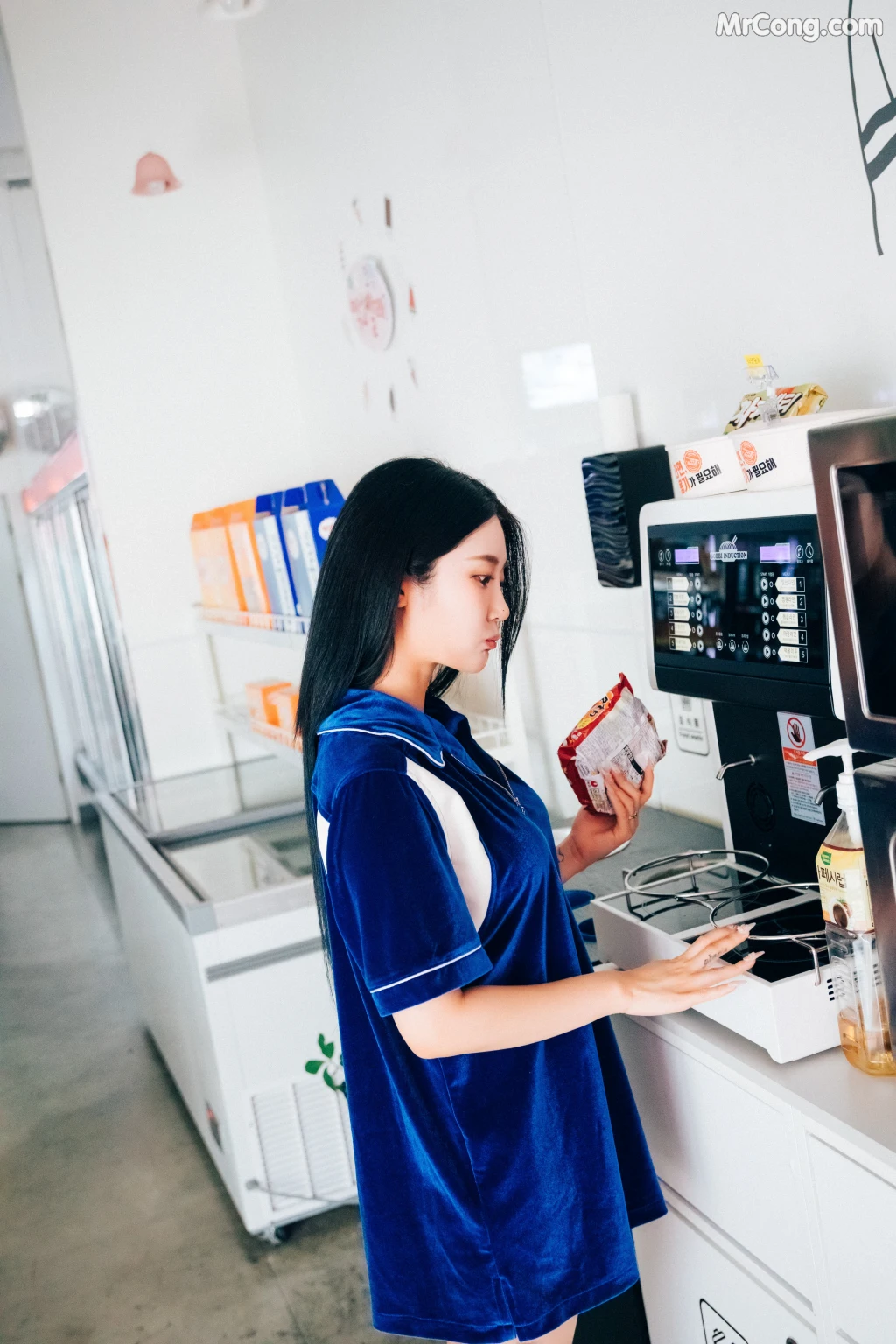 [Loozy] Bomi (보미): Part Timer (124 photos) – Page 6