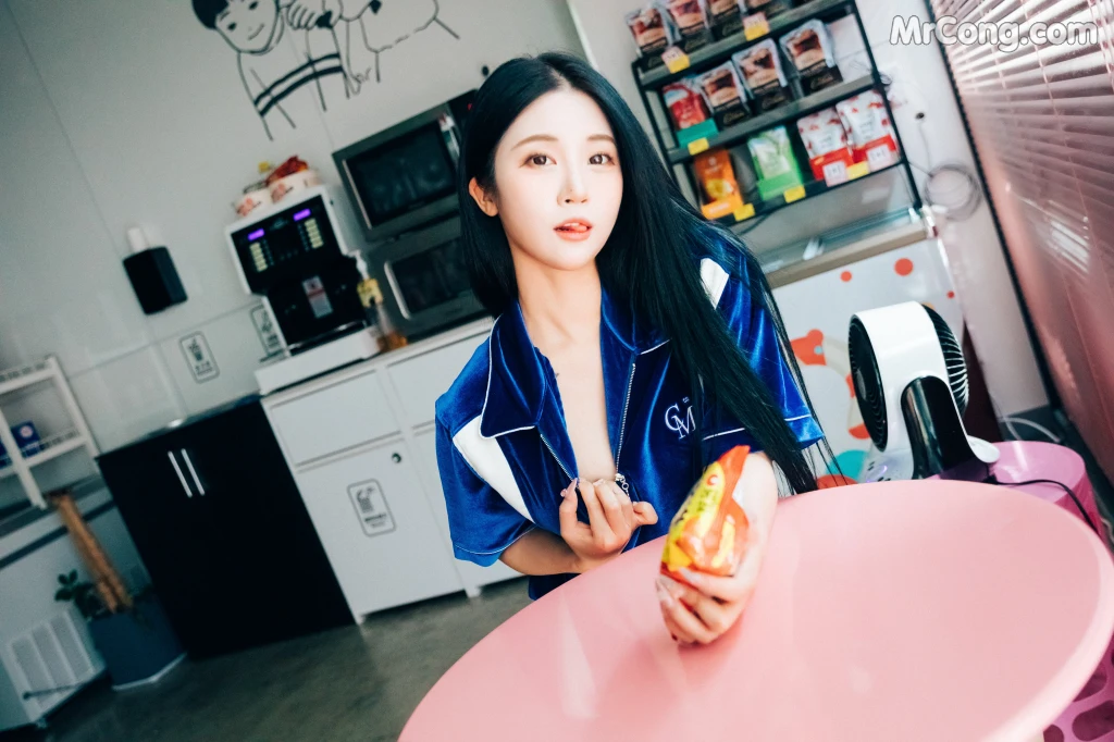 [Loozy] Bomi (보미): Part Timer (124 photos) – Page 7