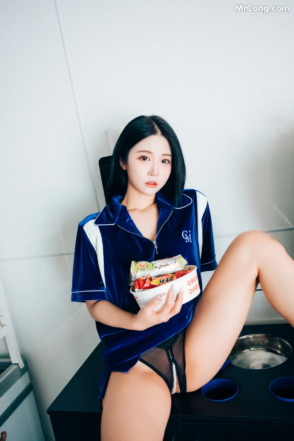 [Loozy] Bomi (보미): Part Timer (124 photos) – Page 8