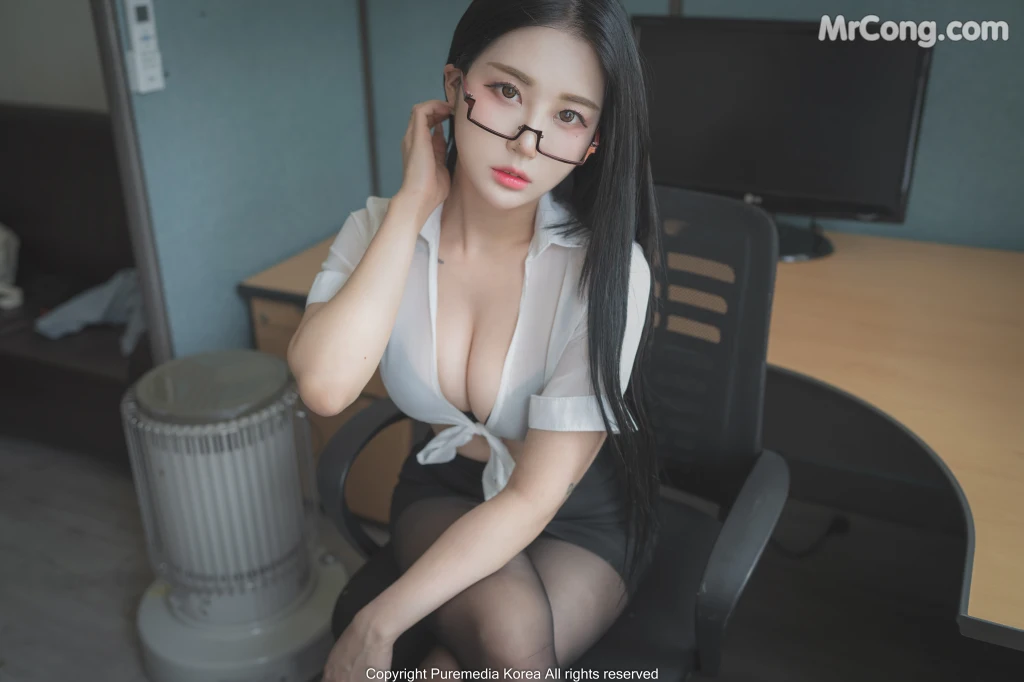Pure Media Vol.182: Bomi (보미) – Bomistry’s Office (96 photos)