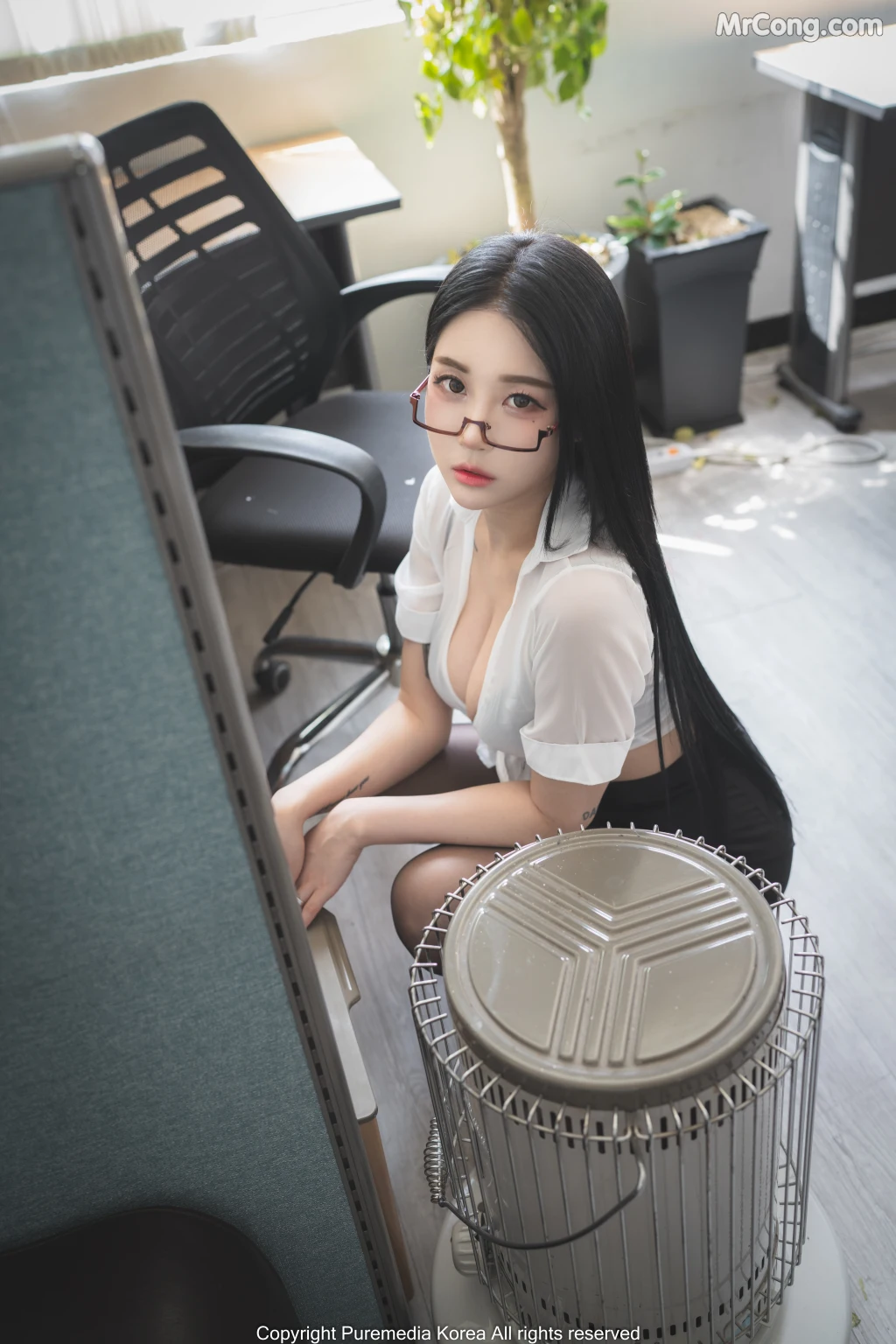 Pure Media Vol.182: Bomi (보미) – Bomistry’s Office (96 photos)