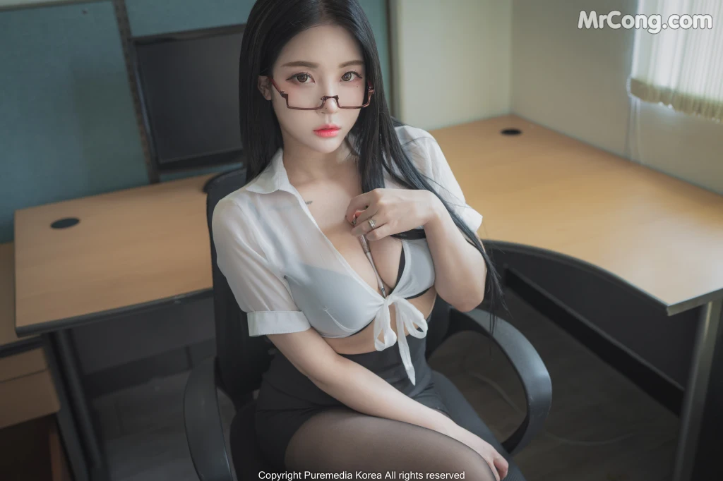 Pure Media Vol.182: Bomi (보미) – Bomistry’s Office (96 photos)