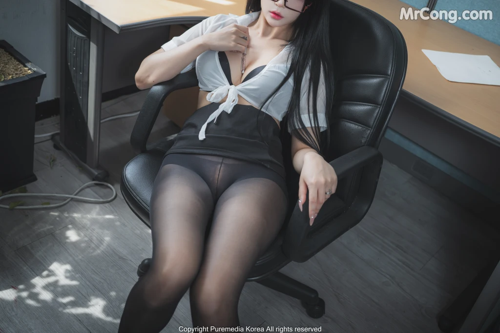 Pure Media Vol.182: Bomi (보미) – Bomistry’s Office (96 photos) – Page 2
