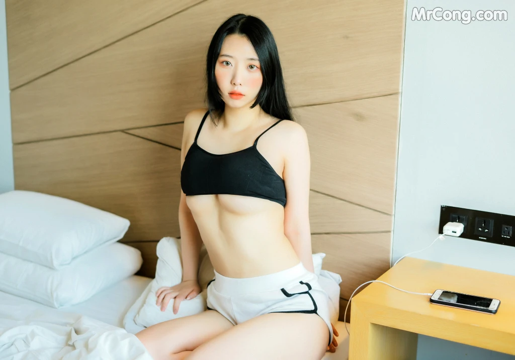 Dame (담) – Girlfriend – Moon Night Snap (81 photos)