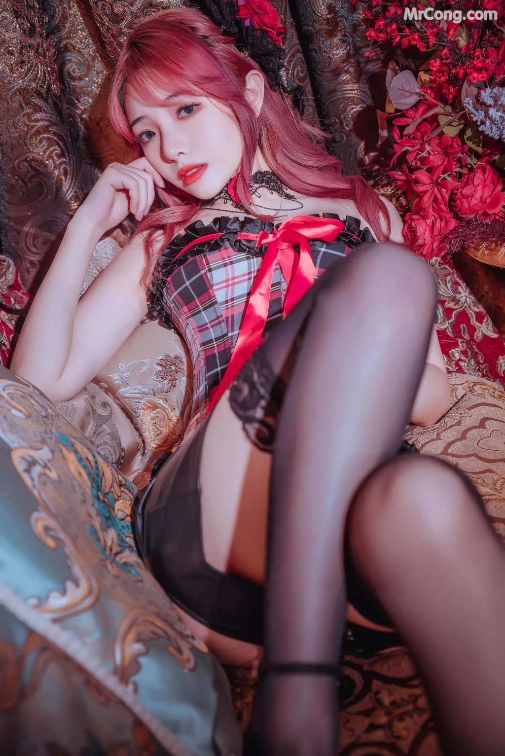 Coser@雯妹不讲道理 No.029: 红黑格子 (9 photos)
