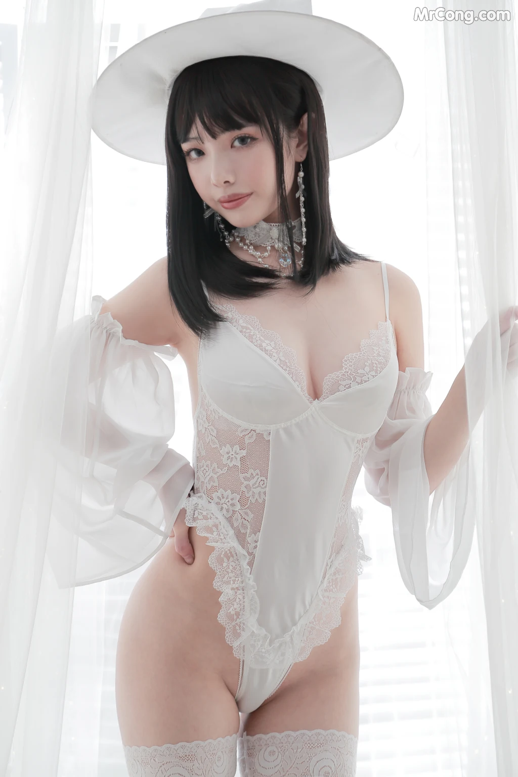 Coser@雯妹不讲道理 No.030: 白女巫 (34 photos)