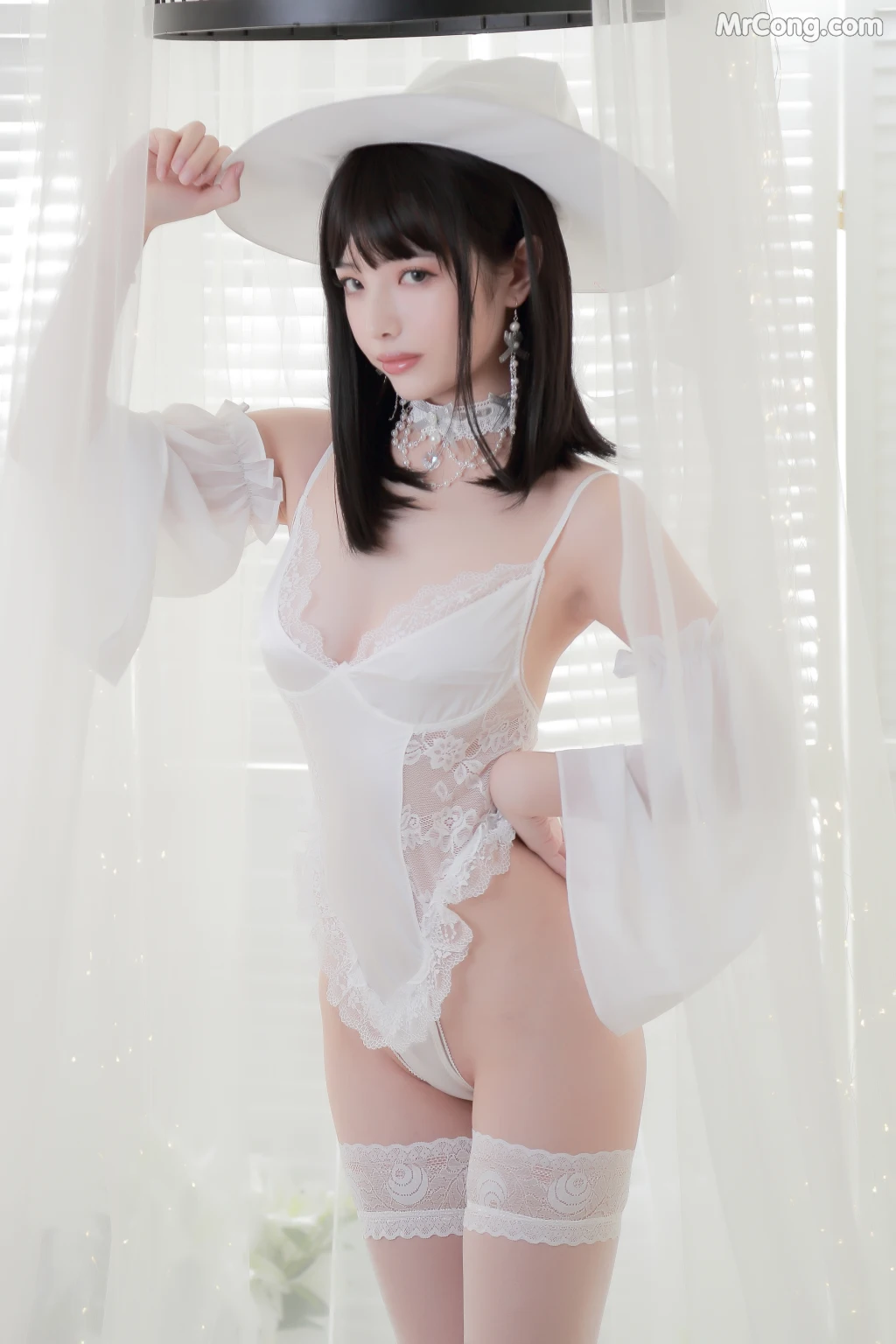 Coser@雯妹不讲道理 No.030: 白女巫 (34 photos)