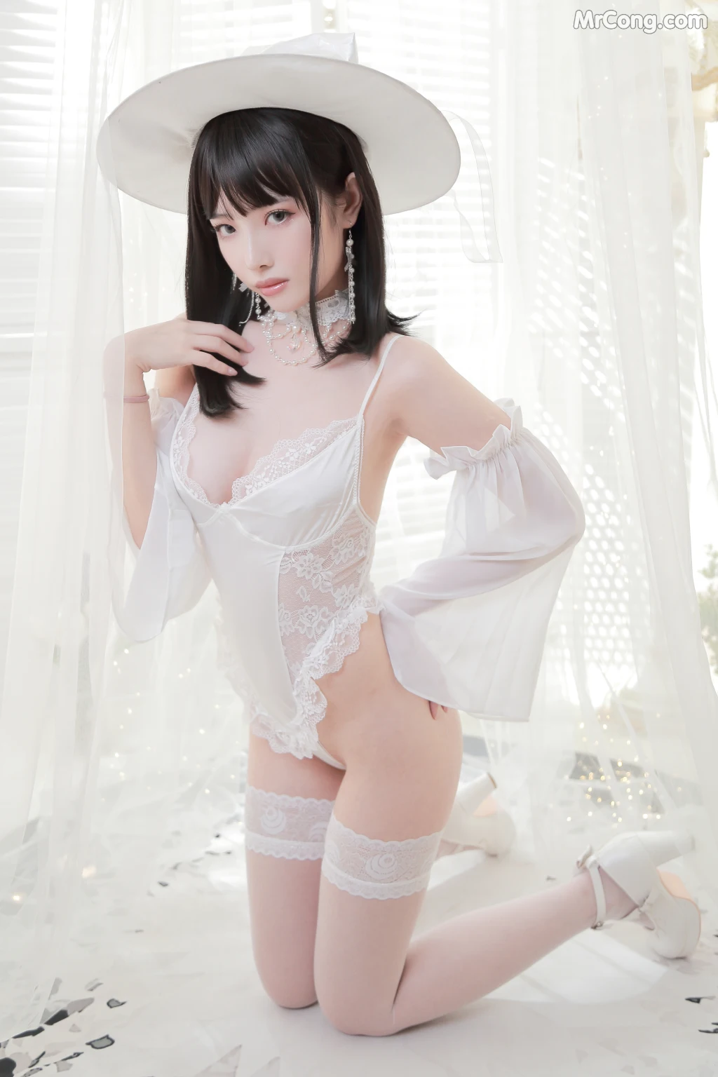 Coser@雯妹不讲道理 No.030: 白女巫 (34 photos)