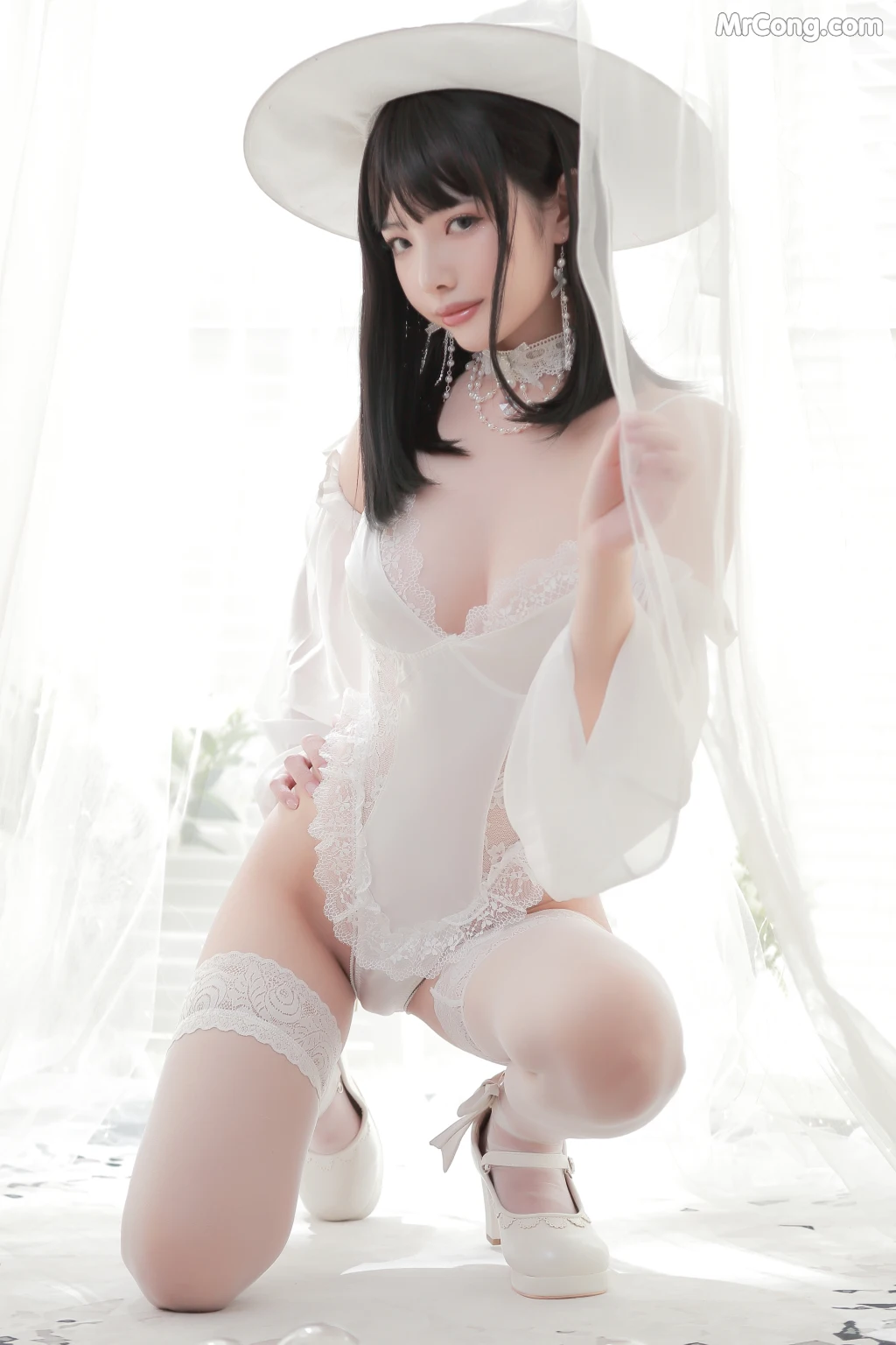 Coser@雯妹不讲道理 No.030: 白女巫 (34 photos)