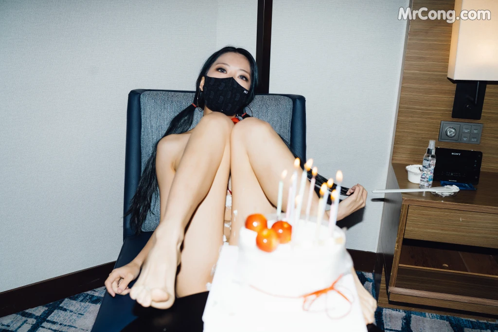 Mona (모나) – Happy Birthday Vol.4 – Moon Night Snap (76 photos)