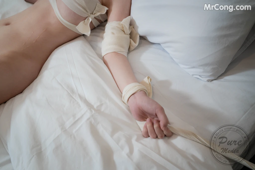 Pure Media Vol.206: Uhye (이유혜) – Fainted Nurse (101 photos) – Page 10