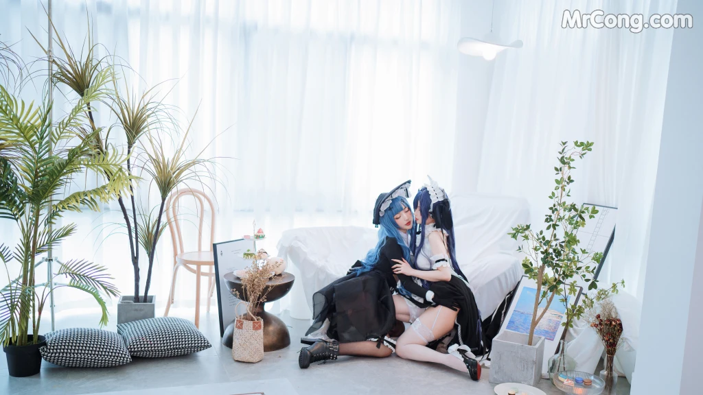 Coser@rioko凉凉子 Vol.102: 奥古斯特女仆 (40 photos + 2 videos)