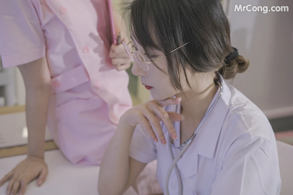 Coser@云溪溪 (Yunx1x1) Vol.030: 奶桃 N47医护 (80 photos + 1 video)