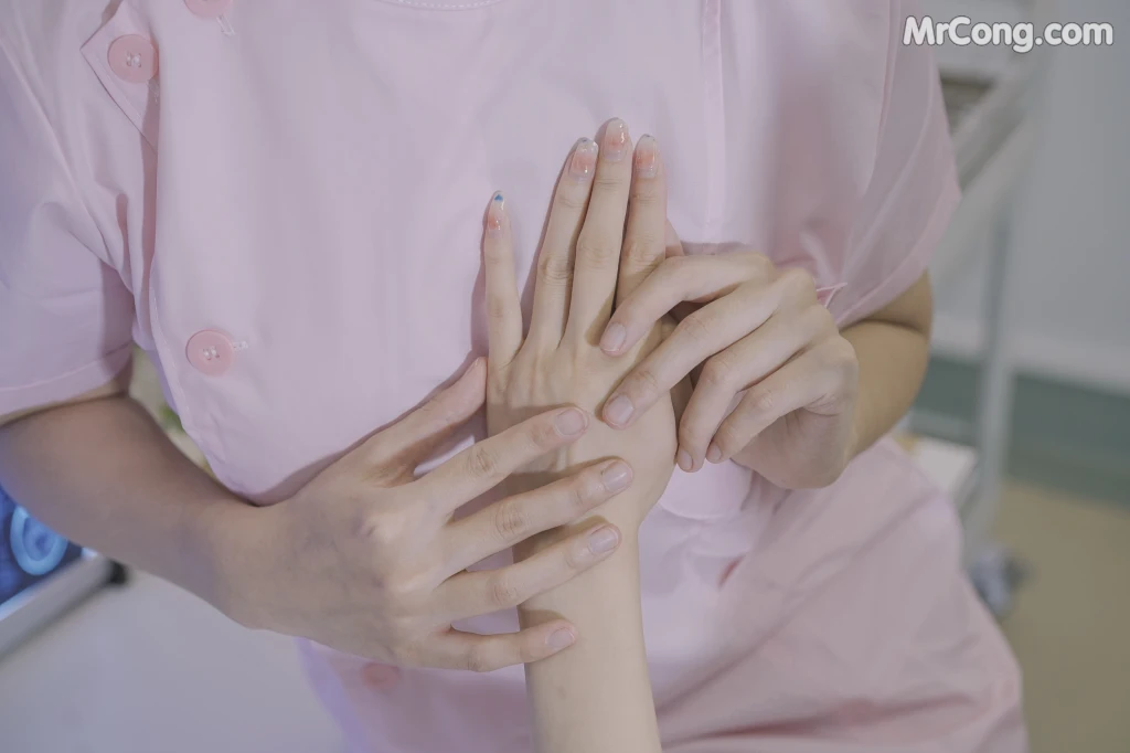 Coser@云溪溪 (Yunx1x1) Vol.030: 奶桃 N47医护 (80 photos + 1 video) – Page 2