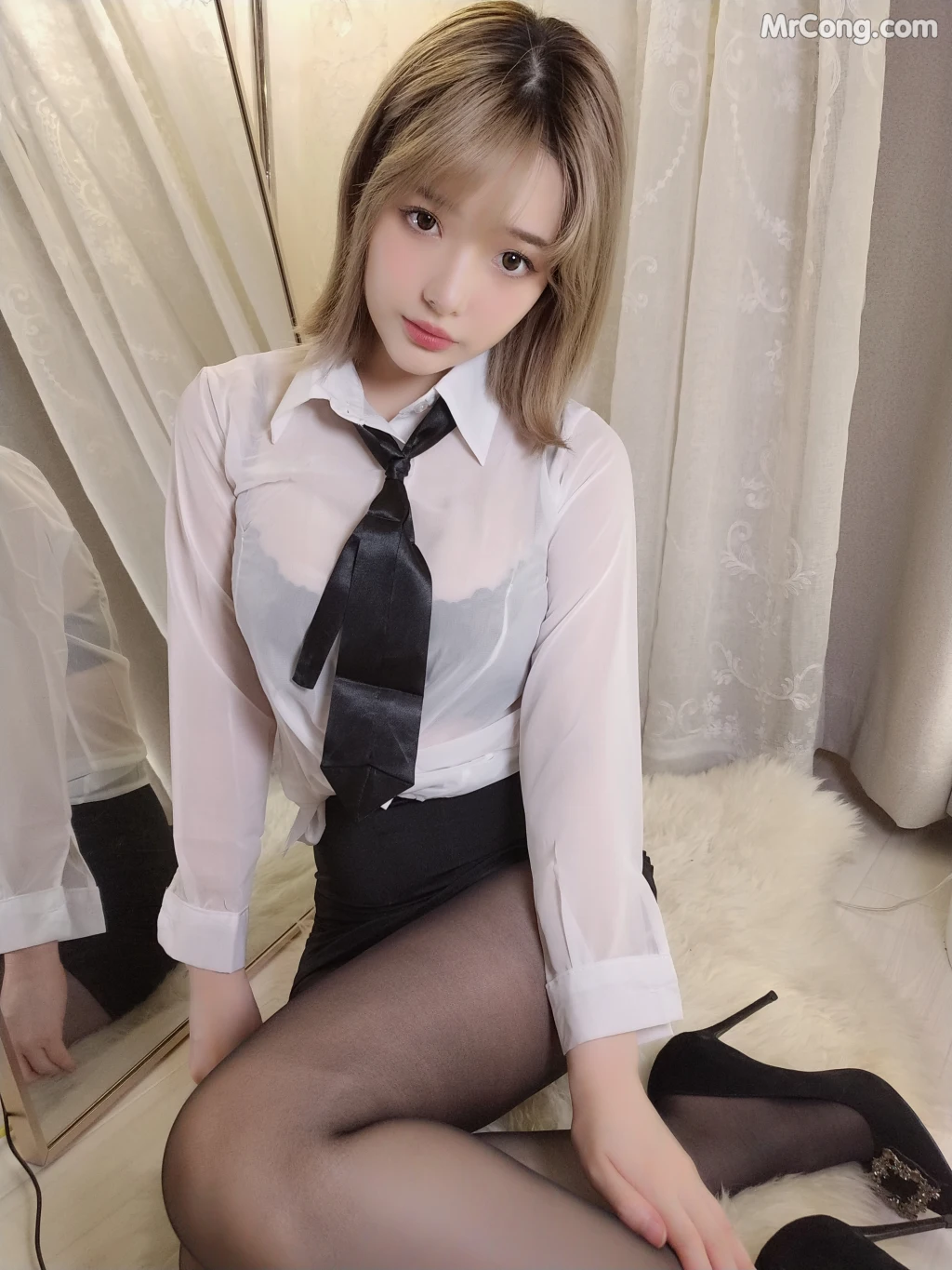 Coser@雯妹不讲道理 No.062: 《520特辑豪华版》白衬衫 (30 photos)