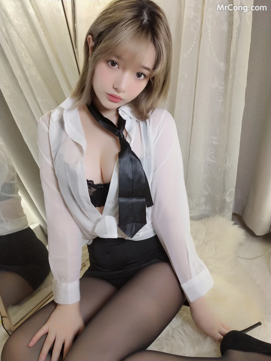 Coser@雯妹不讲道理 No.062: 《520特辑豪华版》白衬衫 (30 photos)