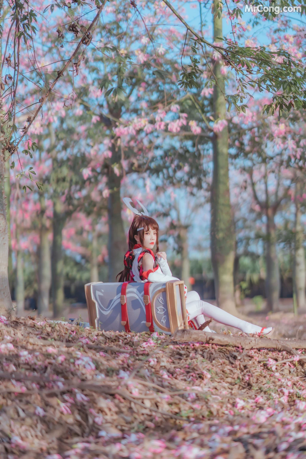 Coser@桜桃喵 Vol.134: 花见巫女 (32 photos)