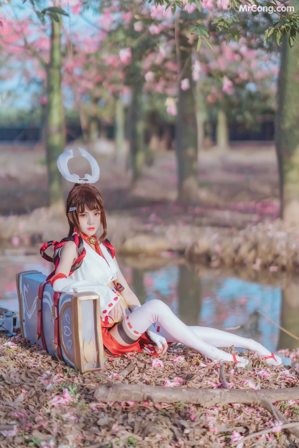 Coser@桜桃喵 Vol.134: 花见巫女 (32 photos)
