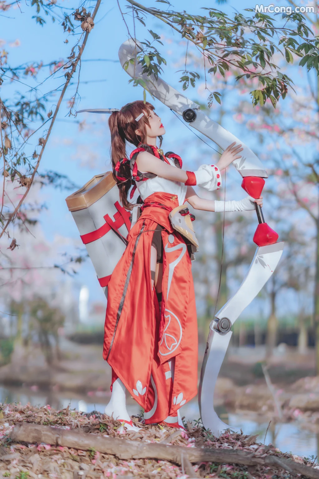 Coser@桜桃喵 Vol.134: 花见巫女 (32 photos)