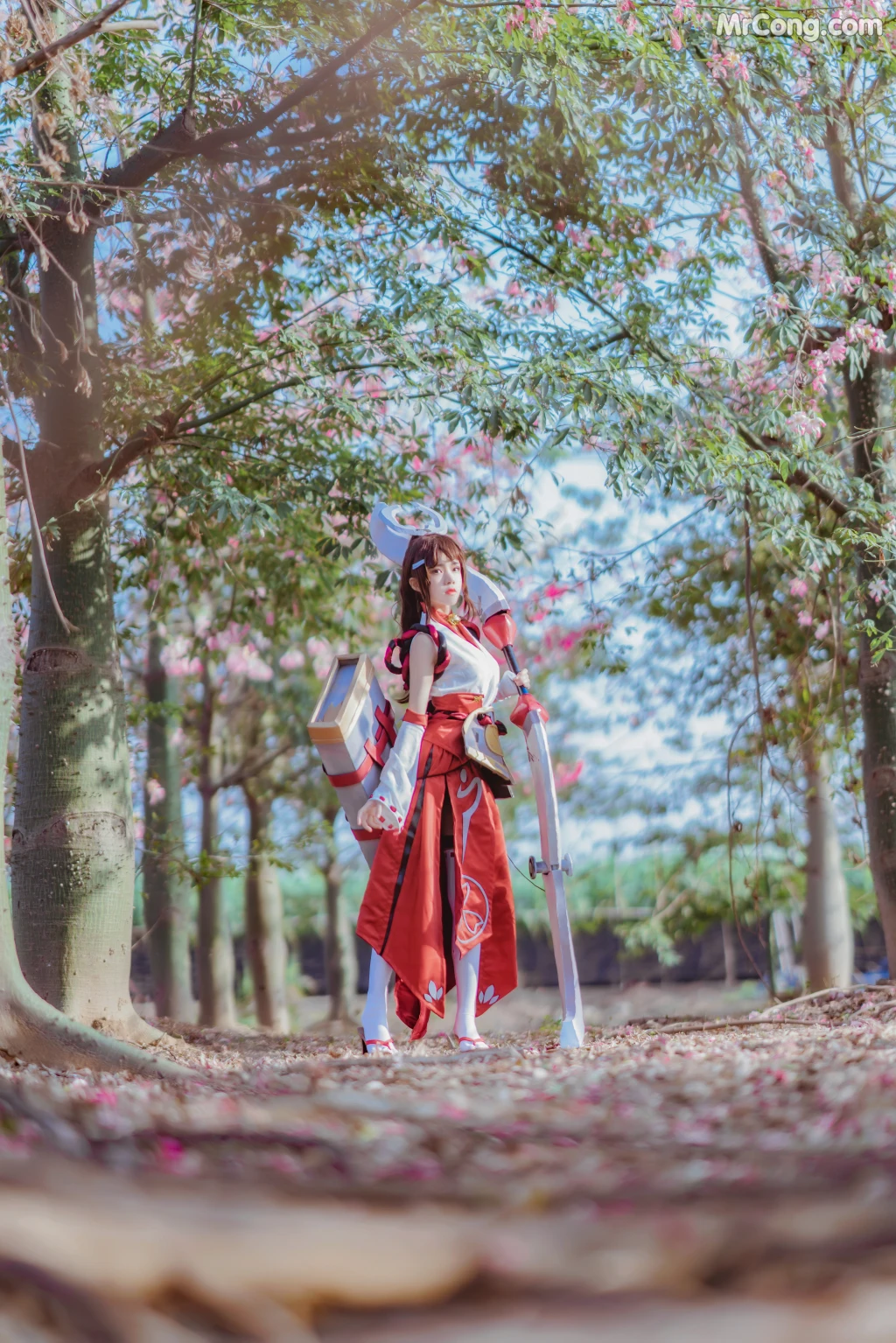 Coser@桜桃喵 Vol.134: 花见巫女 (32 photos) – Page 2