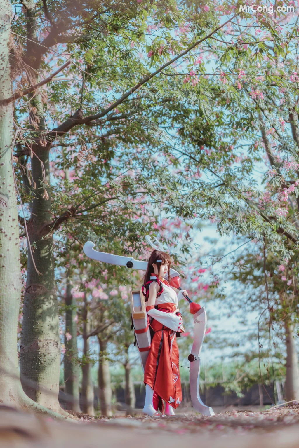 Coser@桜桃喵 Vol.134: 花见巫女 (32 photos) – Page 2