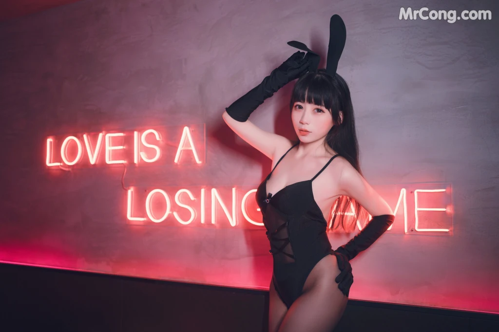 Coser@usejan蓝蓝 Vol.001: 黑兔 (33 photos)