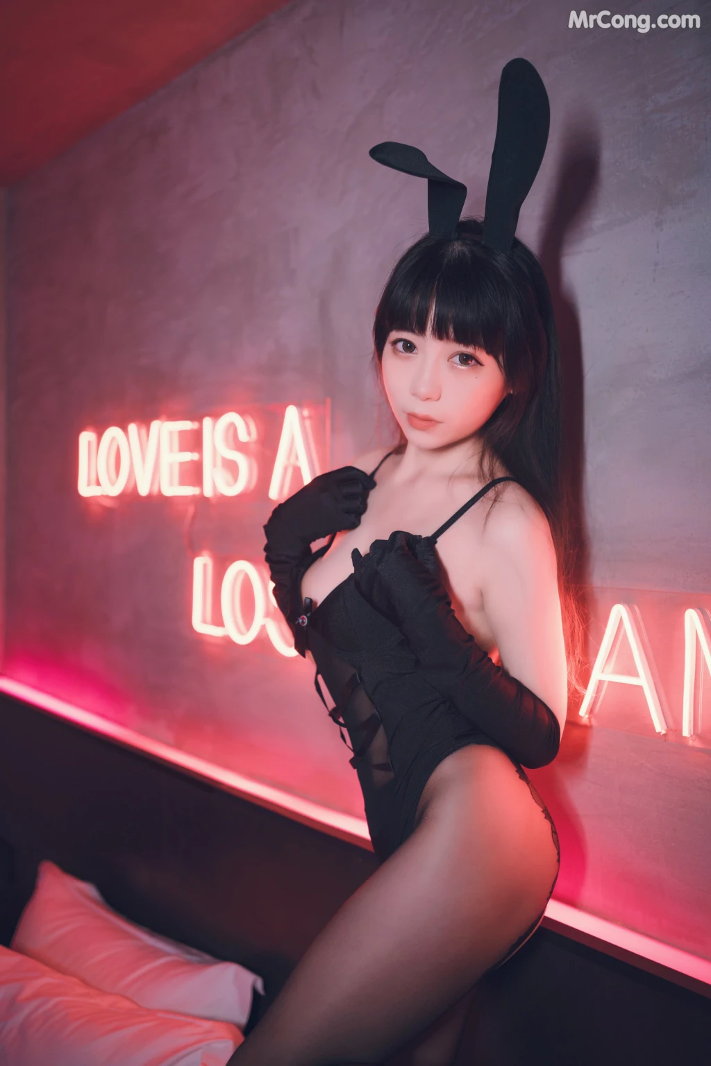 Coser@usejan蓝蓝 Vol.001: 黑兔 (33 photos)